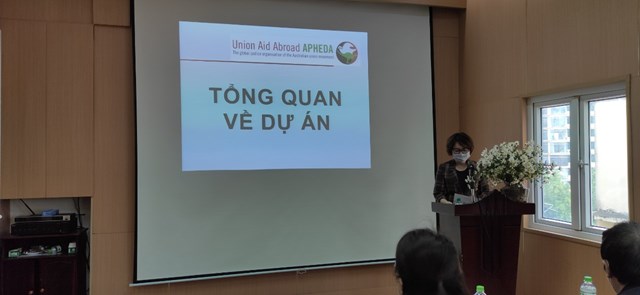 Bà Hoàng Thị Lệ Hằng, Trưởng đại diện Tổ chức APHEDA tại Việt Nam phát biểu