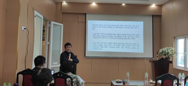 GS.TS. Lê Văn Trình, Chủ tịch Hội khoa học kỹ thuật an toàn vệ sinh lao động Việt Nam phát biểu tại hội thảo