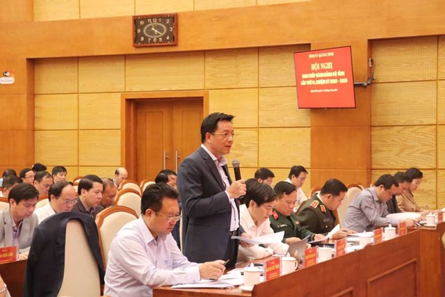 Đồng chí Nguyễn Văn Hồi, Trưởng Ban Dân vận Tỉnh ủy, Chủ tịch Ủy ban MTTQ tỉnh, phát biểu thảo luận tại hội nghị.