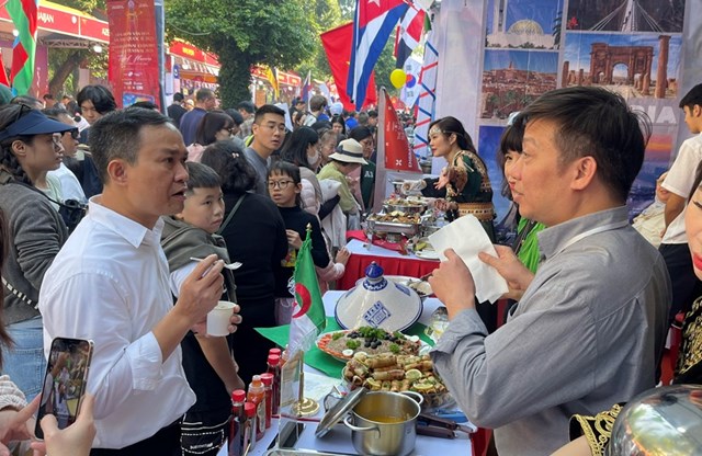 Li&#234;n hoan Văn h&#243;a Ẩm thực Quốc tế 2025: H&#224;nh tr&#236;nh vị gi&#225;c chung tay ủng hộ đồng b&#224;o vượt qua b&#227;o lũ - Ảnh 1