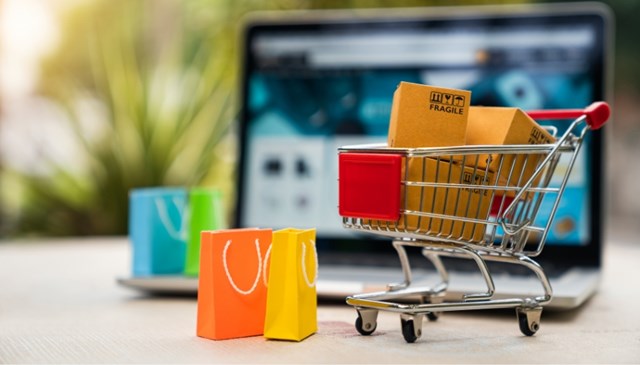 Từ online đến offline: H&#224;nh vi mua sắm cuối năm đang dịch chuyển ra sao? - Ảnh 1