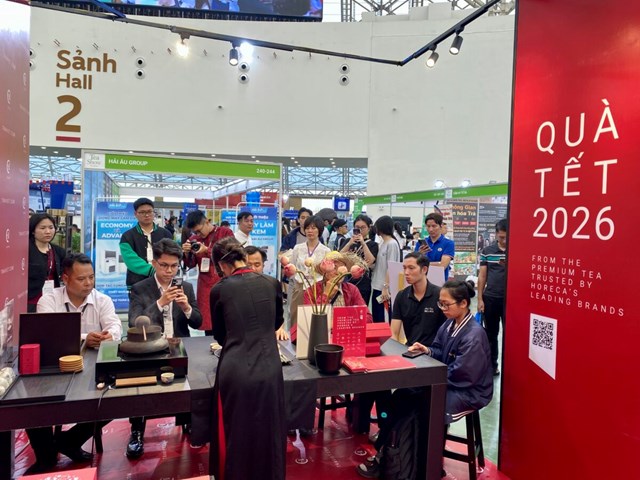 Lotus Tea Experience&#39;: Nghệ thuật pha tr&#224; trong hoa sen - Ảnh 2