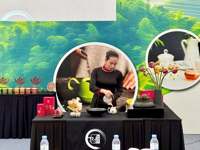 Lotus Tea Experience&#39;: Nghệ thuật pha tr&#224; trong hoa sen - Ảnh 3