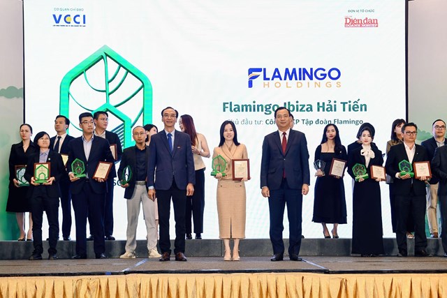 Đại diện Chủ đầu tư Flamingo Holdings tại lễ trao giải Dự &aacute;n đ&aacute;ng sống 2024 &nbsp;