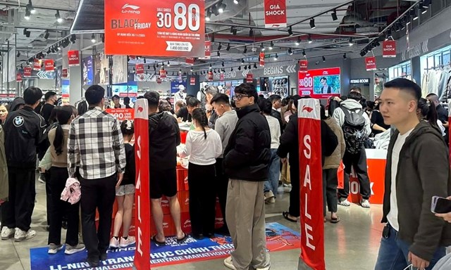 Nghịch l&#253; m&#249;a mua sắm: Phố x&#225; đ&#236;u hiu, thi&#234;n đường h&#224;ng hiệu &#39;vỡ trận&#39; sớm   - Ảnh 1