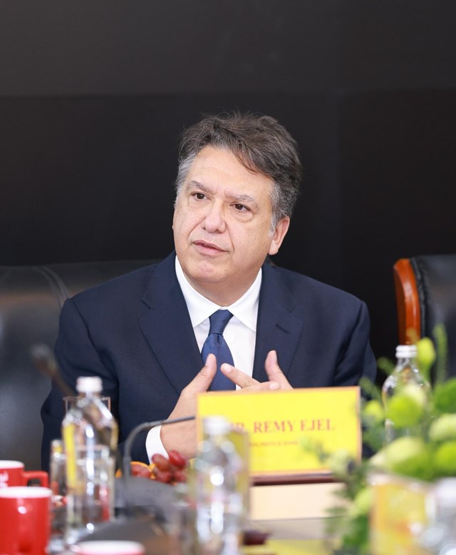 &Ocirc;ng Remy Ejel, Tổng Gi&aacute;m đốc Nestl&eacute; Zone AOA chia sẻ tại buổi l&agrave;m việc với Bộ NN&amp;MT &nbsp;