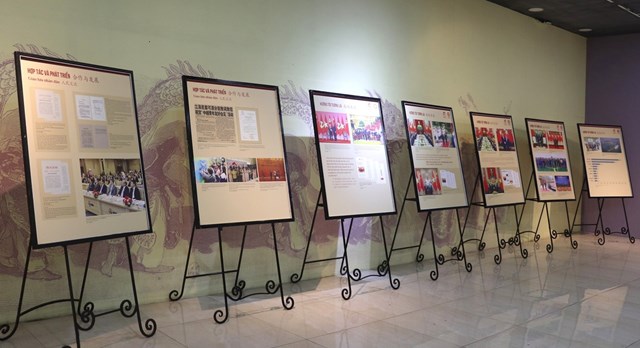 Triển l&atilde;m c&ocirc;ng bố 112 tư liệu, t&agrave;i liệu v&agrave; h&igrave;nh ảnh&nbsp; &nbsp;