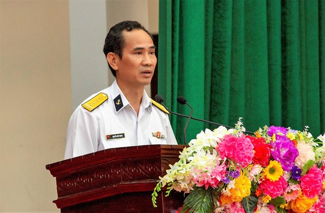 Đại tá Nguyễn Hữu Thoan, Ủy viên Ban Thường vụ Đảng ủy, Phó chính ủy Vùng 5 Hải quân phát biểu.