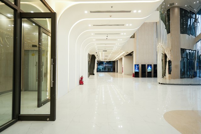 ROX Tower Goldmark City c&oacute; tới 6 sảnh thang m&aacute;y với 26 thang m&aacute;y v&agrave; 2 thang PCCC gi&uacute;p tối ưu trải nghiệm vận h&agrave;nh. &nbsp;