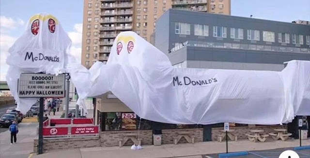 Chiến dịch OOH &ldquo;The Scariest BK&rdquo; của Burger King nhằm chơi khăm Mc Donald&rsquo;s trong dịp Halloween 2016