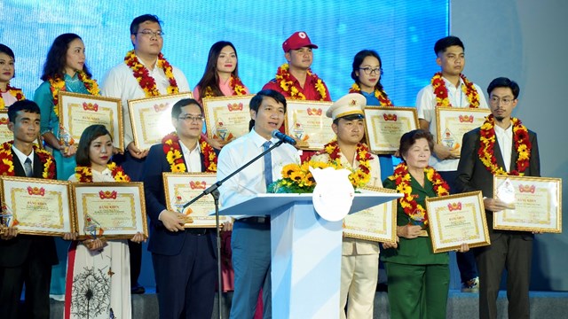 Quỹ Từ thiện Kim Oanh l&#224; một trong 10 tập thể đạt Giải thưởng T&#236;nh nguyện quốc gia năm 2023. - Ảnh 1