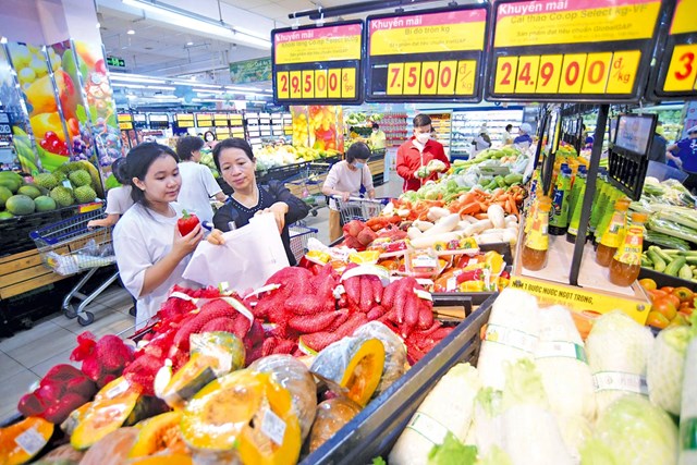 Thị trường b&#225;n lẻ bước v&#224;o &quot;m&#249;a ti&#234;u d&#249;ng&quot; cuối năm - Ảnh 1