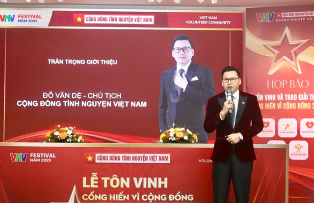 &Ocirc;ng Đỗ Văn Dệ - Chủ tịch Cộng đồng t&igrave;nh nguyện Việt Nam &nbsp;