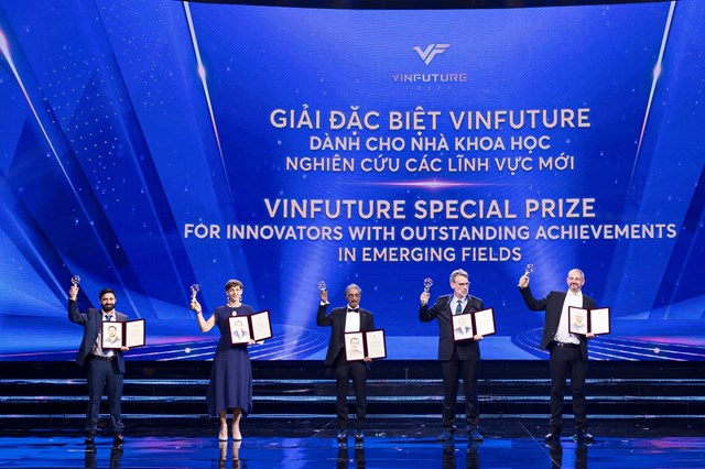 Giải Đặc biệt VinFuture 2025 d&agrave;nh cho Nh&agrave; khoa học nghi&ecirc;n cứu c&aacute;c lĩnh vực mới vớinhững đổi mới trong ph&aacute;t triển c&aacute;c loại c&acirc;y trồng lai c&oacute; khả năng tự nh&acirc;n giống. &nbsp;