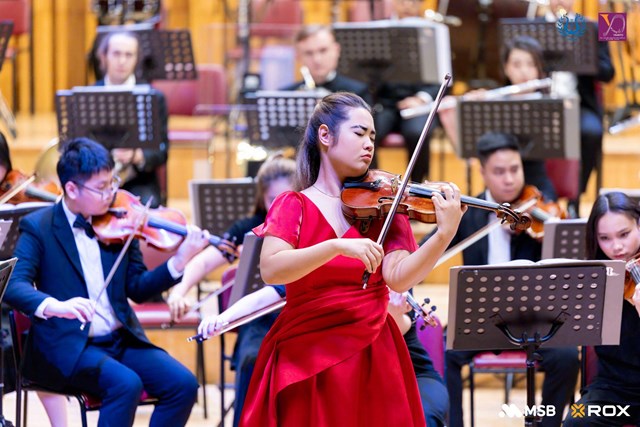 Nghệ sĩ violin Đỗ Phương Nhi thăng hoa trong Zigeunerweisen. &nbsp;