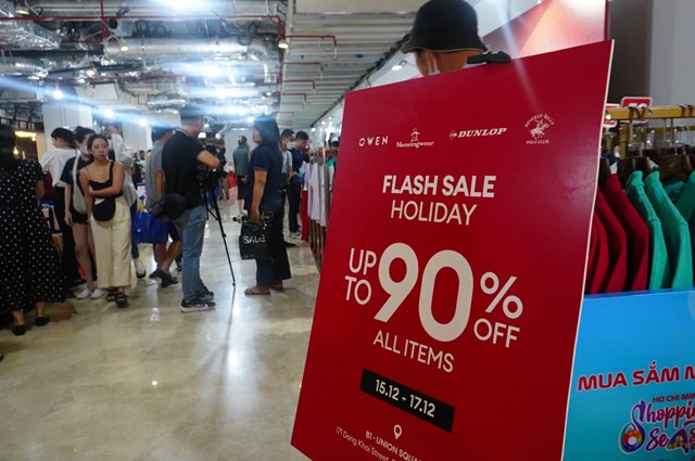 Thị trường thời trang, qu&#224; tặng cuối năm: Sức bật lớn từ nhu cầu lễ – Tết - Ảnh 1