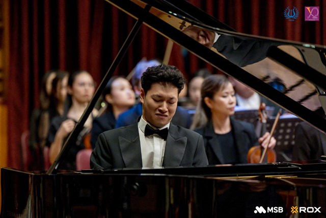 Nghệ sĩ piano Phạm Ngọc Giang trong phần độc tấu Concerto Piano No.2. &nbsp;