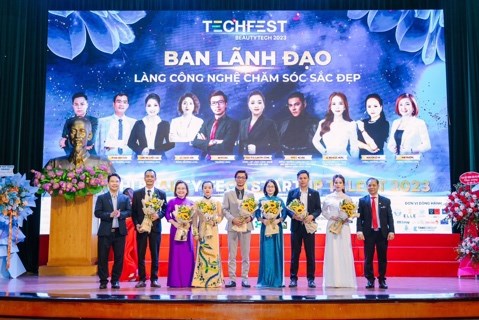 Ban l&atilde;nh đạo L&agrave;ng c&ocirc;ng nghệ Chăm s&oacute;c sắc đẹp