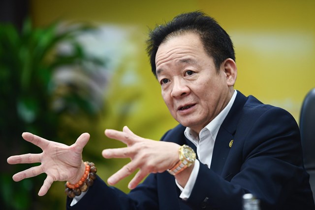 Theo Bầu Hiển, điều m&agrave; T&amp;T Group hướng đến khi l&agrave;m h&agrave;ng kh&ocirc;ng ch&iacute;nh l&agrave; mang lại được lợi &iacute;ch cho người d&acirc;n, gi&aacute; trị cho doanh nghiệp v&agrave; đ&oacute;ng g&oacute;p v&agrave;o sự ph&aacute;t triển kinh tế - x&atilde; hội của đất nước.&rdquo; &nbsp;