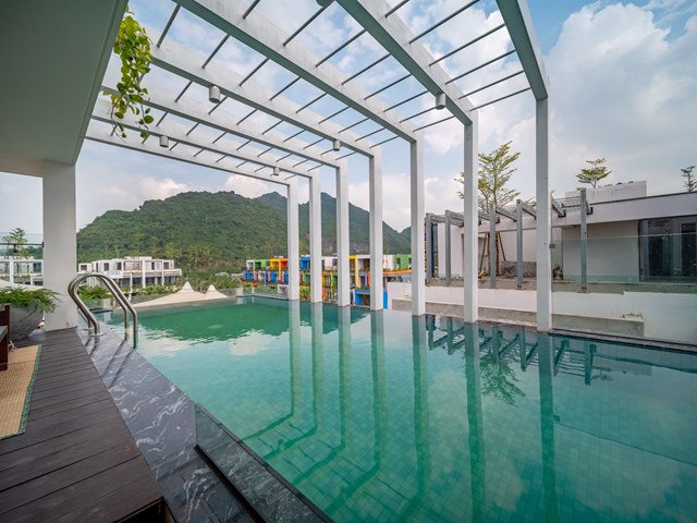 Bể bơi kho&aacute;ng n&oacute;ng tr&ecirc;n tầng thượng villa đẳng cấp&nbsp;tại khu đ&ocirc; thị Flamingo Golden Hill. Ảnh: CĐT &nbsp;