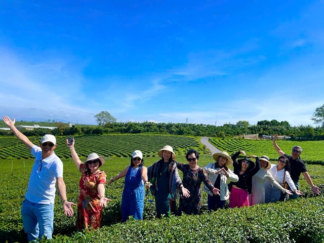 Diện mạo n&ocirc;ng th&ocirc;n v&ugrave;ng ch&egrave; ng&agrave;y c&agrave;ng khởi sắc, cảnh quan xanh &ndash; sạch &ndash; đẹp, phản &aacute;nh hiệu quả chương tr&igrave;nh x&acirc;y dựng n&ocirc;ng th&ocirc;n mới.