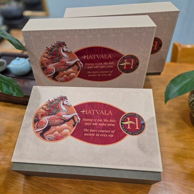 Một hộp tr&agrave; Tết kh&ocirc;ng chỉ l&agrave; sản phẩm ti&ecirc;u d&ugrave;ng, m&agrave; l&agrave; th&ocirc;ng điệp kh&ocirc;ng lời về sự chỉn chu v&agrave; mong muốn gắn kết l&acirc;u d&agrave;i.