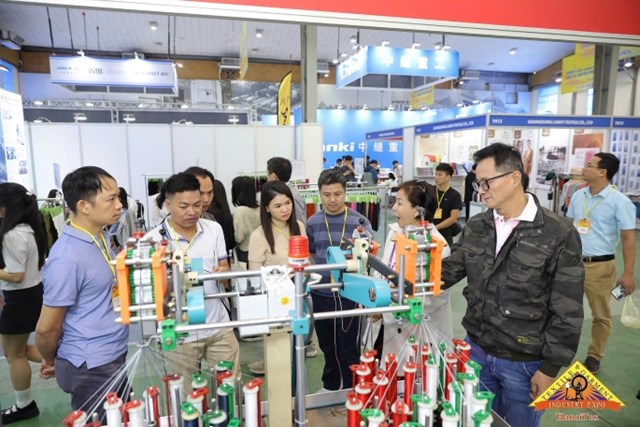 HanoiTex 2025 quy tụ hơn 250 gian h&agrave;ng c&ocirc;ng nghệ, nguy&ecirc;n phụ liệu dệt may &nbsp;
