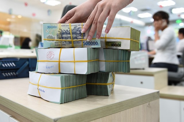L&#227;i suất tiền gửi của kh&#225;ch h&#224;ng c&#225; nh&#226;n tại ng&#226;n h&#224;ng Techcombank&#160;đ&#227; giảm tiếp 0,1-0,2 điểm % - Ảnh 1