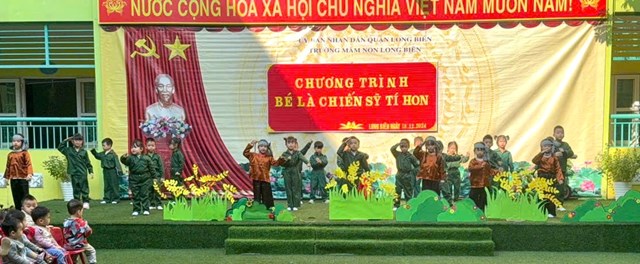 S&#226;n chơi “B&#233; l&#224; chiến sĩ t&#237; hon”: Củng cố niềm tin, khơi dậy niềm tự h&#224;o, tinh thần y&#234;u nước của thầy v&#224; tr&#242; trường mầm non Long Bi&#234;n - Ảnh 8