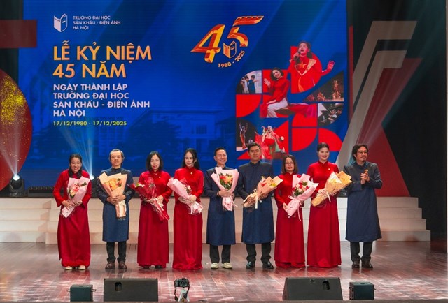 Vinh danh c&aacute;c c&aacute; nh&acirc;n ti&ecirc;u biểu c&oacute; nhiều th&agrave;nh t&iacute;ch xuất sắc trong giảng dạy, nghi&ecirc;n cứu v&agrave; s&aacute;ng tạo nghệ thuật, đạt c&aacute;c giải thưởng uy t&iacute;n ở cấp quốc gia v&agrave; chuy&ecirc;n ng&agrave;nh &nbsp;