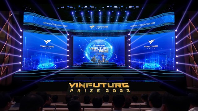 Chủ nh&acirc;n của c&aacute;c giải thưởng VinFuture với tổng trị gi&aacute; 4,5 triệu USD sẽ ch&iacute;nh thức lộ diện trong Lễ trao giải diễn ra v&agrave;o 20h10 tối mai (ng&agrave;y 20/12) tại Nh&agrave; h&aacute;t Hồ Gươm, H&agrave; Nội. &nbsp;