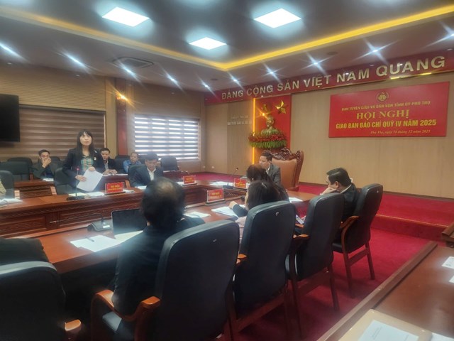 L&atilde;nh đạo Sở Văn ho&aacute;, Thể thao v&agrave; Du lịch tỉnh Ph&uacute; Thọ ph&aacute;t biểu tại hội nghị.