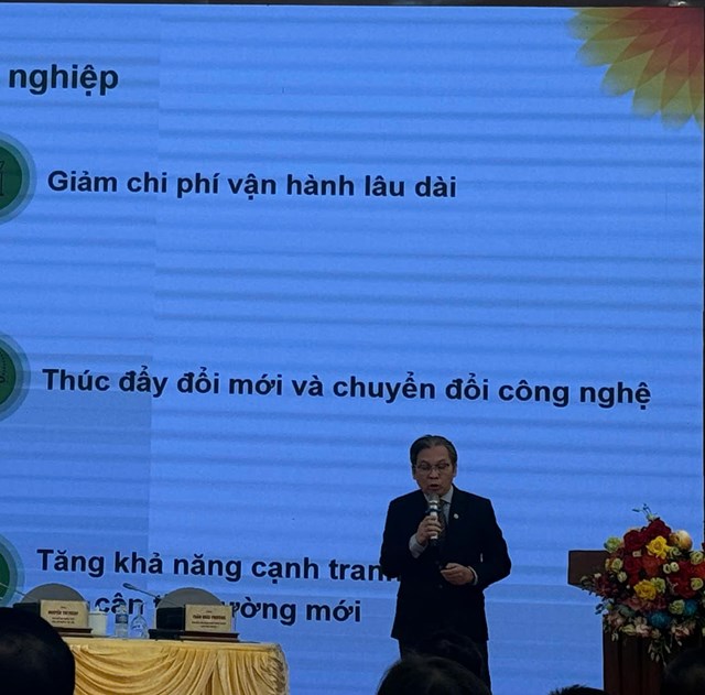 &Ocirc;ng Trần Ho&agrave;i Phương &ndash; Gi&aacute;m đốc Khối Kh&aacute;ch h&agrave;ng Doanh nghiệp, Ng&acirc;n h&agrave;ng TMCP Ph&aacute;t triển TP. Hồ Ch&iacute; Minh (HDBank) chia sẻ tại hội thảo