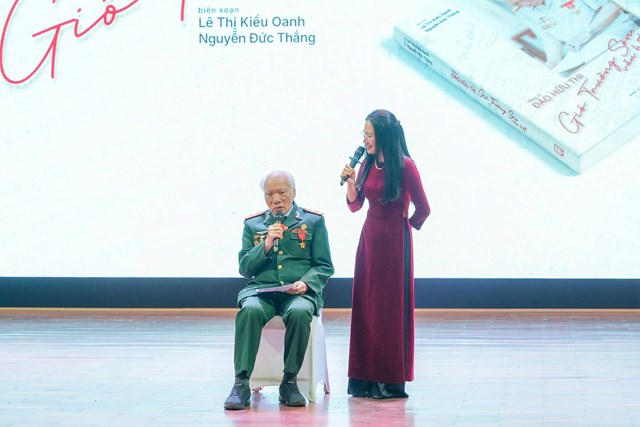 Nhạc sĩ Đ&agrave;o Hữu Thi chia sẻ tại lễ ra mắt s&aacute;ch &ldquo;Nhạc sĩ Đ&agrave;o Hữu Thi - Gi&oacute; Trường Sơn vẫn h&aacute;t&rdquo; &nbsp;