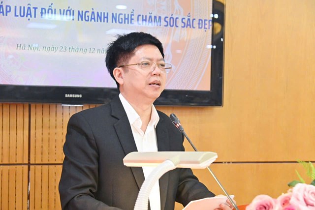 TS. Nguyễn Trọng Khoa, Ph&oacute; Cục trưởng Cục Quản l&yacute; kh&aacute;m, chữa bệnh (Bộ Y tế) ph&aacute;t biểu chia sẻ tại Hội thảo.&nbsp;