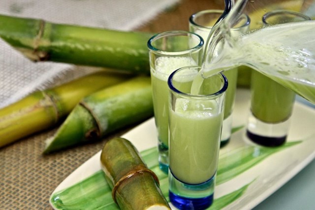 Nước mía nóng.