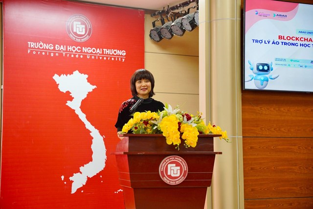 PGS.TS. Phạm Thu Hương, Ph&oacute; Hiệu trưởng Trường Đại học Ngoại Thương đề cao t&iacute;nh thực tiễn của ứng dụng Blockchain v&agrave; AI trong học tập v&agrave; l&agrave;m việc. &nbsp;