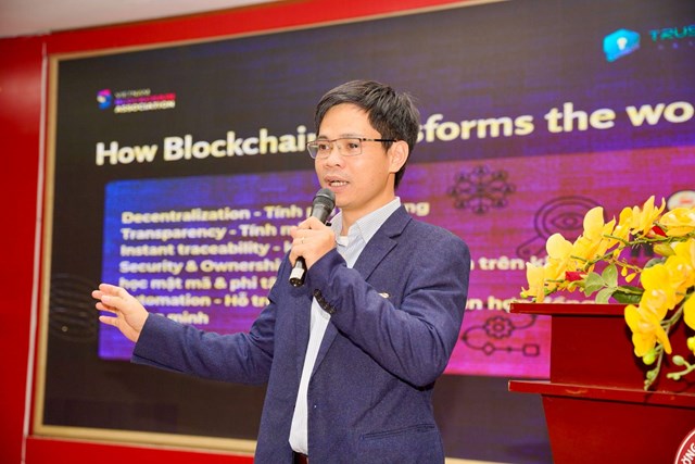 TS. Nguyễn Trung Th&agrave;nh, Nh&agrave; s&aacute;ng lập Trustkeys Network, khuyến kh&iacute;ch sinh vi&ecirc;n n&acirc;ng cao kiến thức về Blockchain v&agrave; AI tiếp cận c&aacute;c ng&agrave;nh nghề với mức thu nhập cao. &nbsp;