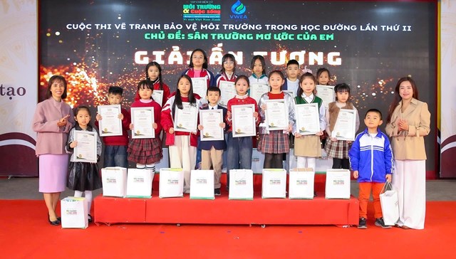 Ấn tượng Lễ trao giải Cuộc thi vẽ tranh Bảo vệ môi trường trong học đường lần thứ hai, chủ đề “Sân trường mơ ước của em" - Ảnh 3