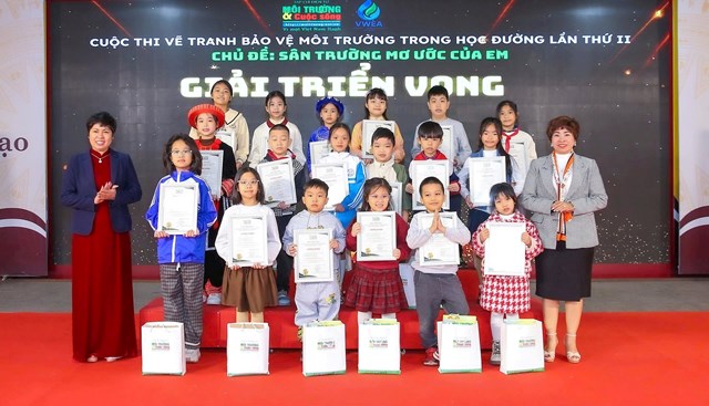 Ấn tượng Lễ trao giải Cuộc thi vẽ tranh Bảo vệ môi trường trong học đường lần thứ hai, chủ đề “Sân trường mơ ước của em" - Ảnh 1