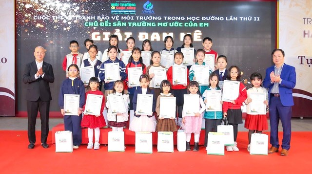 Ấn tượng Lễ trao giải Cuộc thi vẽ tranh Bảo vệ môi trường trong học đường lần thứ hai, chủ đề “Sân trường mơ ước của em" - Ảnh 2