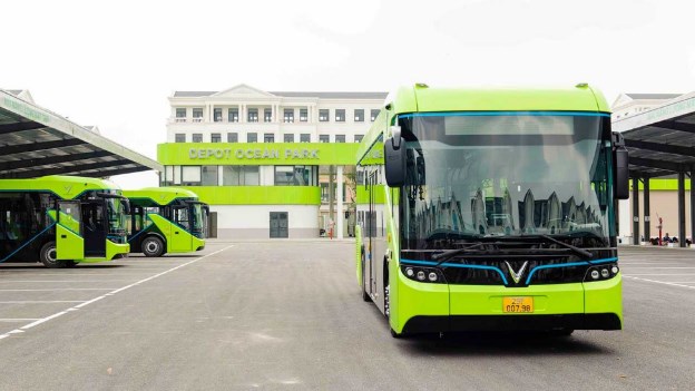 Du kh&aacute;ch c&oacute; thể di chuyển dễ d&agrave;ng v&agrave; thuận tiện tới Grand World H&agrave; Nội với dịch vụ xe điện Vinbus. &nbsp;