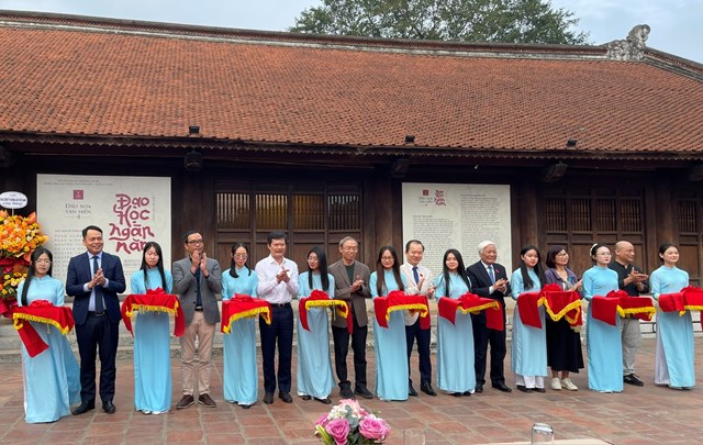 Khai mạc triển l&atilde;m nghệ thuật &ldquo;Đạo học ng&agrave;n năm" &nbsp;