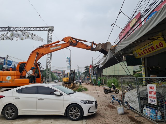 Huyện Lương Sơn, tỉnh H&#242;a B&#236;nh: Tăng cường c&#244;ng t&#225;c giải tỏa vi phạm về h&#224;nh lang an to&#224;n giao th&#244;ng đường bộ - Ảnh 1