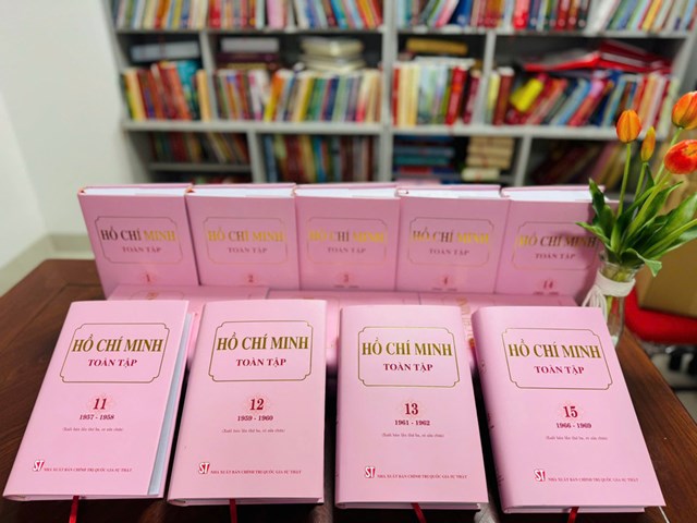 Bộ s&aacute;ch "Hồ Ch&iacute; Minh To&agrave;n tập" t&aacute;i bản lần n&agrave;y.&nbsp;