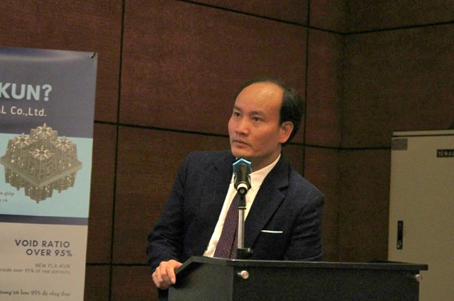 TS. Bùi Du Dương, Trưởng Ban Khoa học, Công nghệ và Hợp tác quốc tế tại NAWAPI/MONRE thuyết trình tại hội thảo về chủ đề 