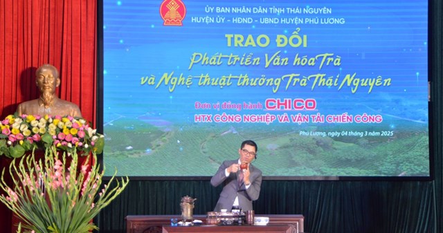 Nhà báo, nghệ nhân Hoàng Anh Sướng chia sẻ về văn hóa trà và nghệ thuật thưởng trà.