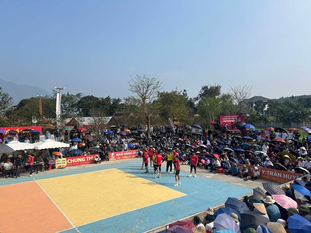 C&aacute;c hoạt động văn ho&aacute;, văn nghệ được tổ chức từ những ng&agrave;y trước đ&oacute;, thu h&uacute;t đ&ocirc;ng đảo nh&acirc;n d&acirc;n tham dự.