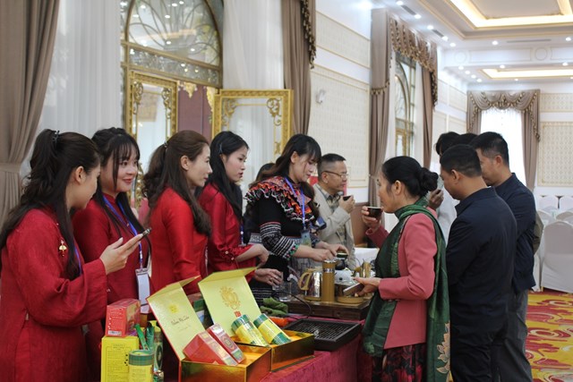 Kh&ocirc;ng gian thưởng tr&agrave; mang đậm n&eacute;t văn h&oacute;a tr&agrave; Việt tại Hội nghị tổng kết ng&agrave;nh ch&egrave; năm 2025.