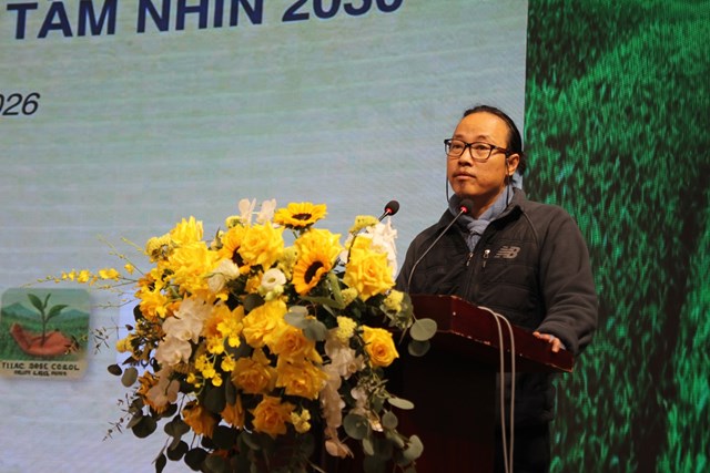 &Ocirc;ng Nguyễn Trung Dũng - Gi&aacute;m đốc HTX ch&egrave; Hồ Thầu ph&aacute;t biểu tham luận tại Hội nghị.